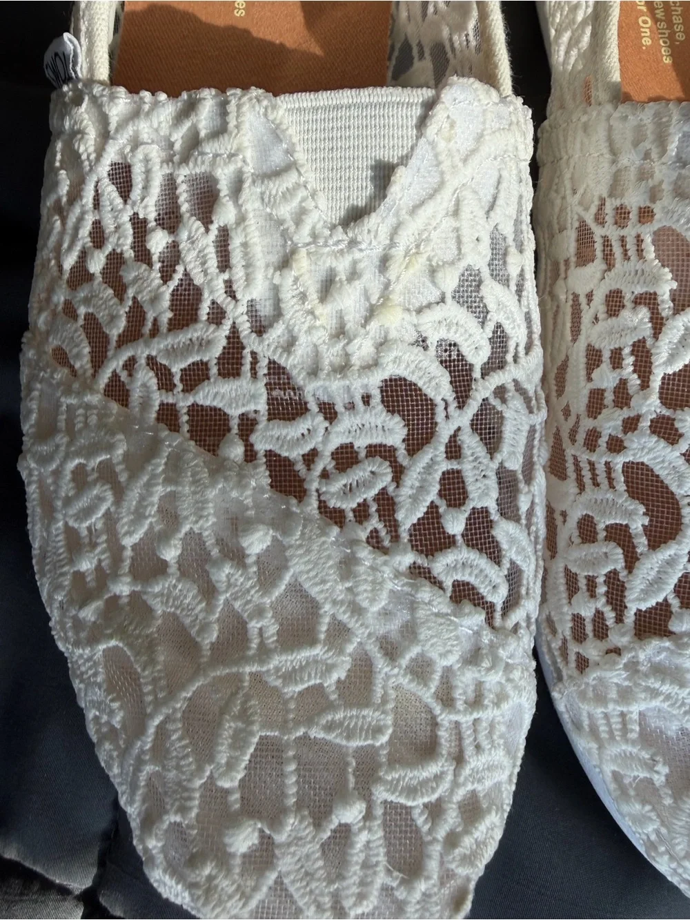 TOMS Women's Ivory Lace Slip-On Flats